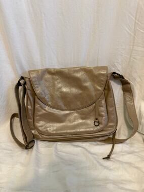 Latico Women's Arizona Tan Medium Leather Zip Crossbody Bag